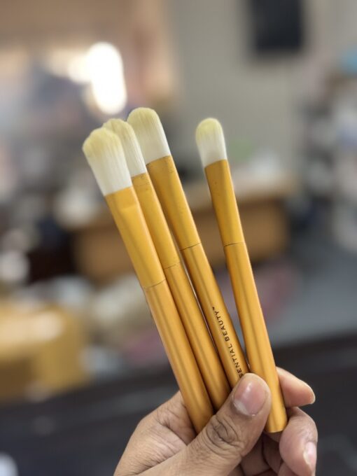 Make-Up Brush Golden Handle