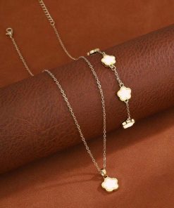 Van Cleef Pendent & Bracelect Set